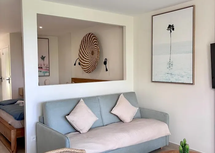 Gorgeous Blue Bay Apt 1 Min Walk From Beach Perfect For Families And Couples